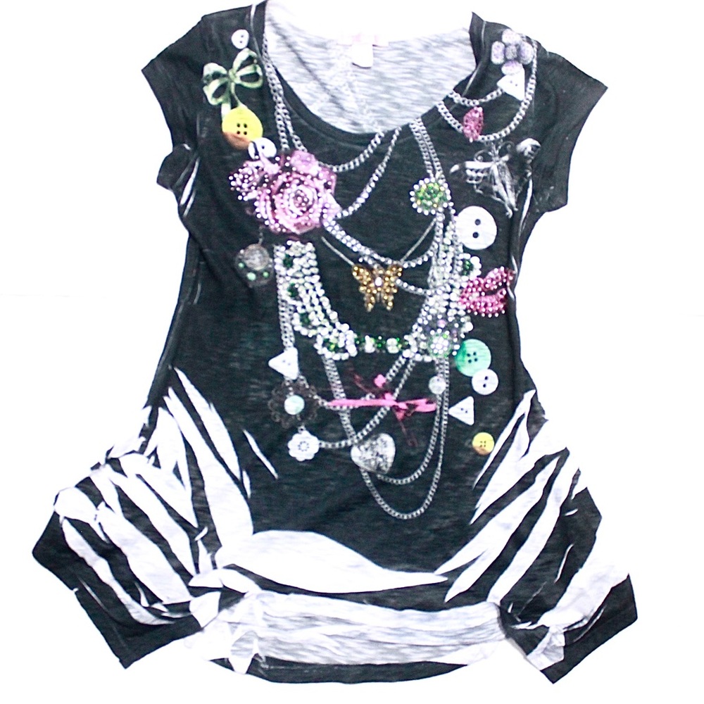 ROMEO & JULIET COUTURE Sharkbite Hem Top